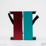 Аккумуляторный отсек eVic VTwo Mini (слева) и eVic VTC