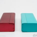 Нижняя часть eVic VTwo Mini (слева) и eVic VTC