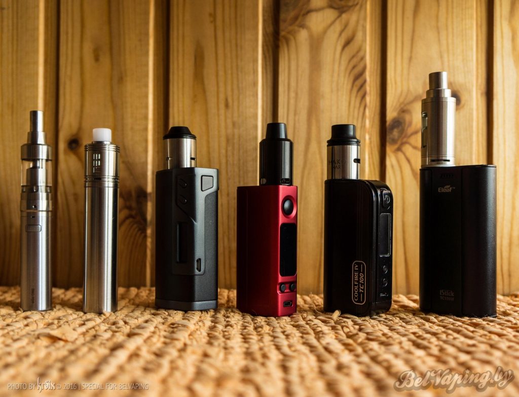 Сравнение габаритов батарейных модов (слева направо): Joyetech eGo One, SMPL, Sigelei Fuchai 213W, Joyetech eVic VTwo Mini, Innokin Coolfire IV TC100W, Eleaf iStick TC100W