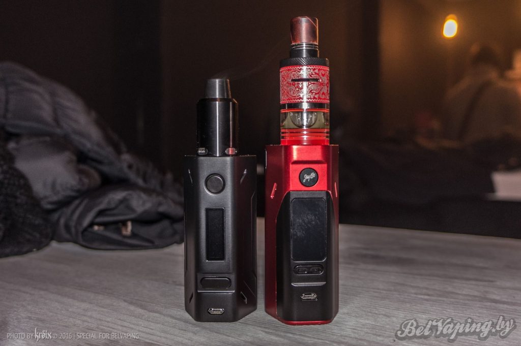 Сравнение Smoant Battlestar 200W (слева) и Wismec Reuleaux RX2/3
