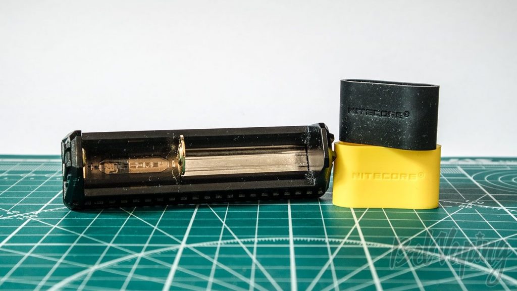 Обзор 4 компактных зарядных устройств Nitecore F1