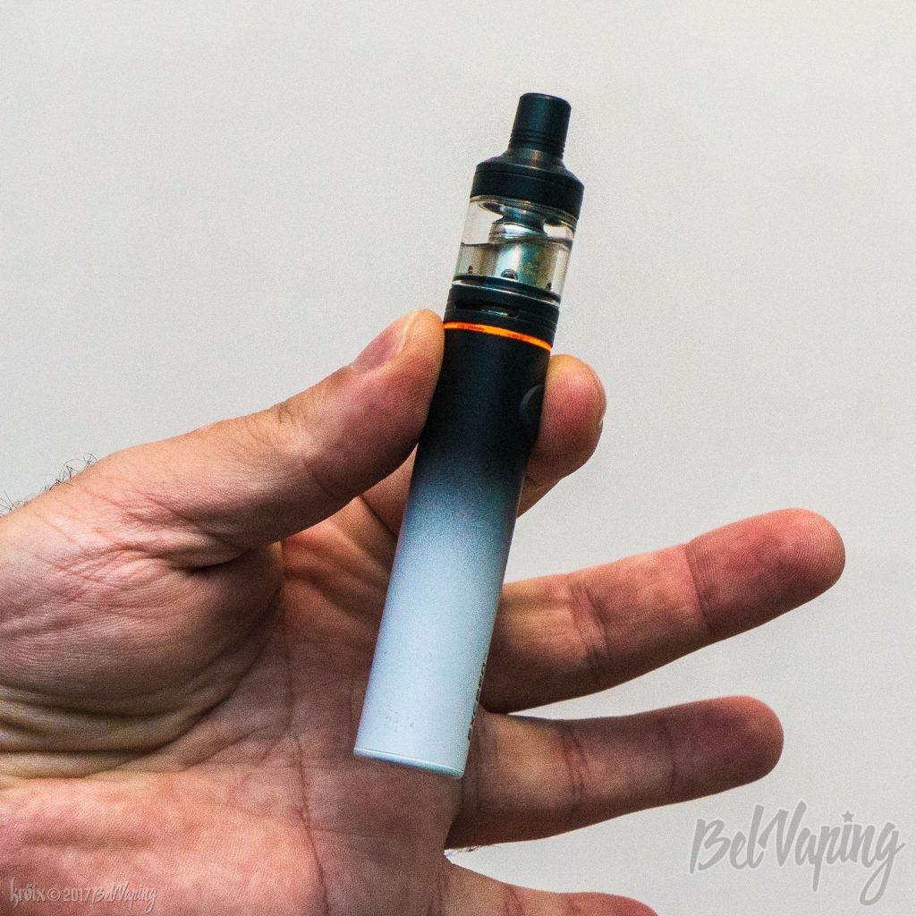 Наборк Joyetech Exceed D19 в руке