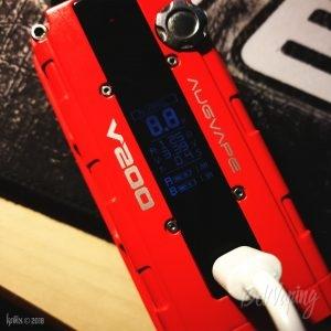 Боксмод Augvape V200 Mod во время зарядки