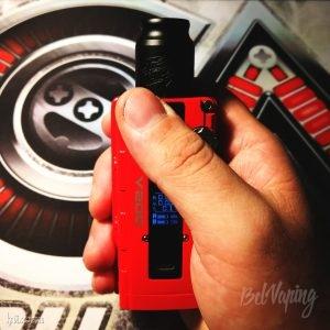 Боксмод Augvape V200 Mod в правой руке