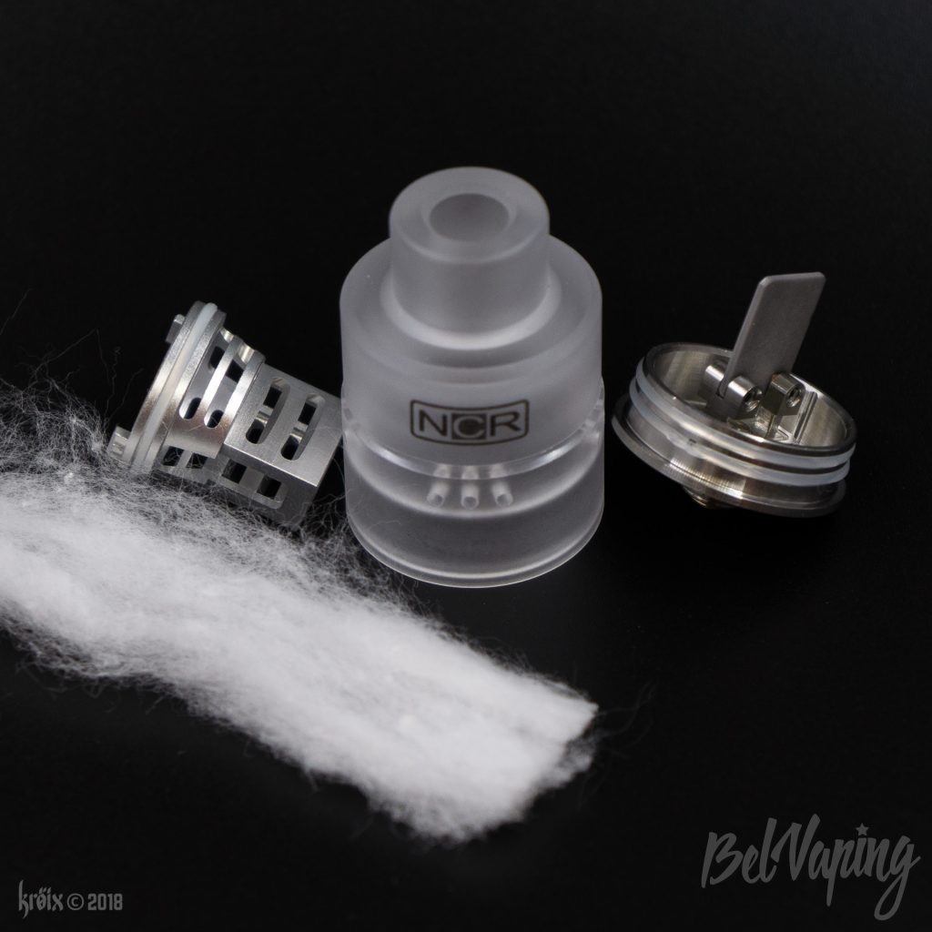 Подготовка ваты к установке в Nicotine Reinforcer RDA от NCR