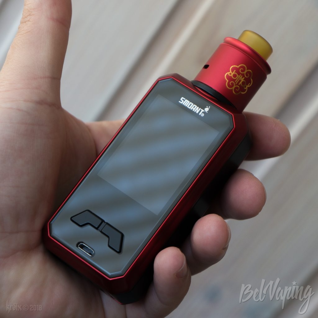 Smoant Charon Mini в руке