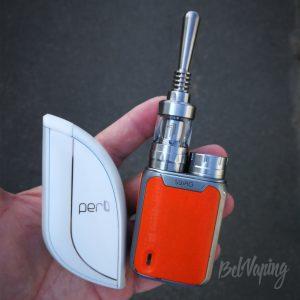 Сравнение размеров Perl Pod (слева) и Vaporess SWAG с Kayfun Prime