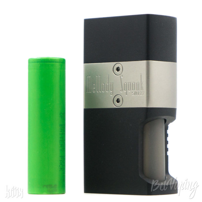 Внешний вид Mellody Squonk рядом с аккумулятором 18650