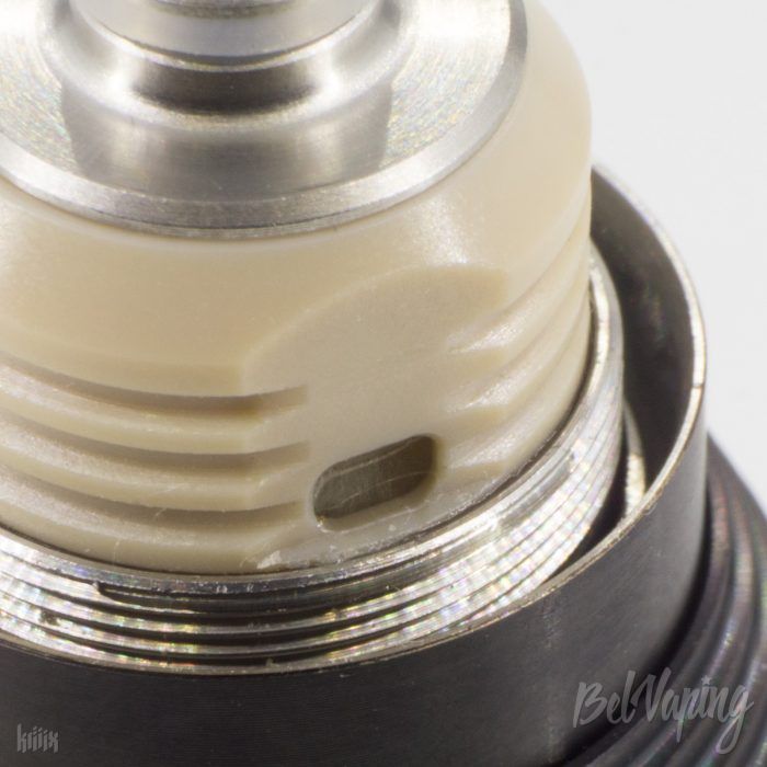 Отверстия подачи жидкости в Augvape Merlin Nano MTL RTA