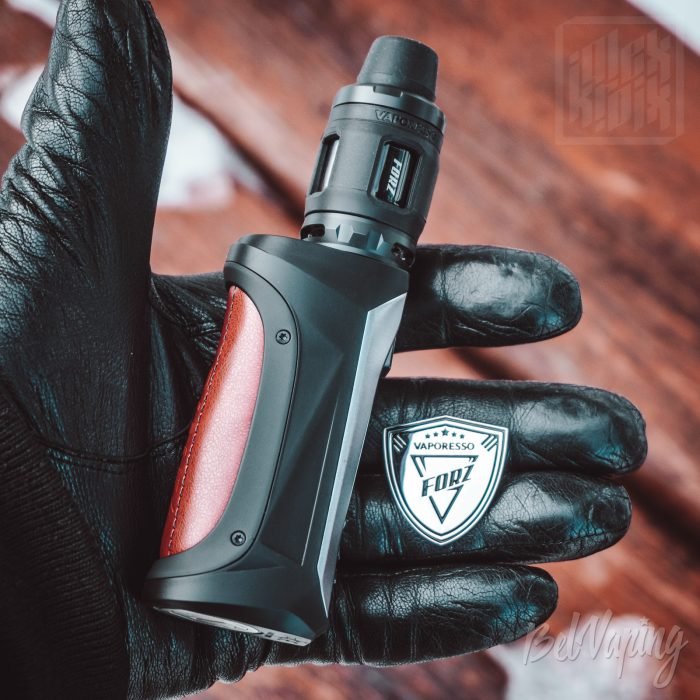 Набор Vaporesso Forz в руке