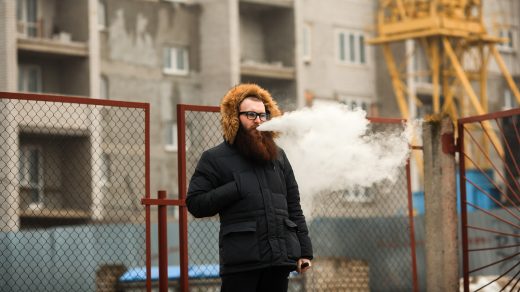 Вейпинг полезнее никотинового пластыря и жвачки