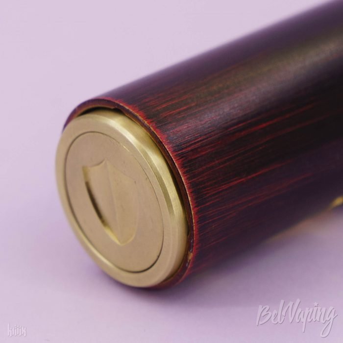 Кнопка Tauren Mech Mod с установленным аккумулятором