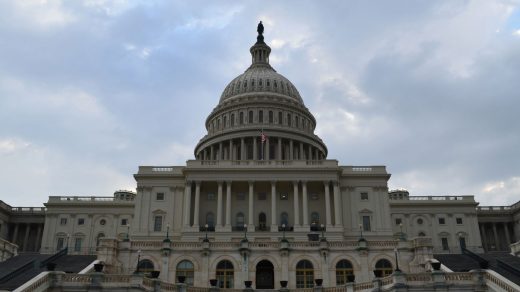 Конгресс США готов разрешить FDA запретить вейпы с синтетическим никотином