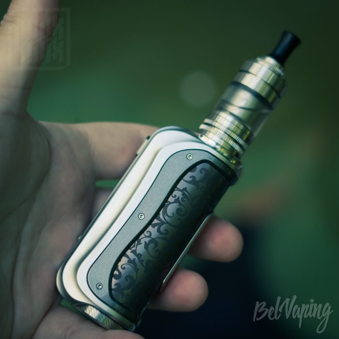 Размеры SXmini SL Class V2 Box Mod с Dispersion MTL GTA в руке