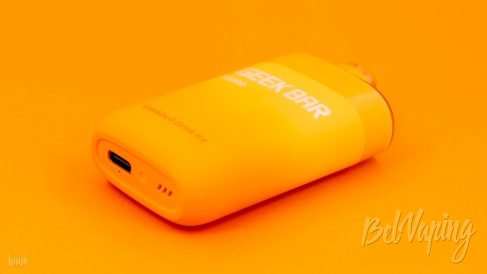 Внешний вид одноразки GeekBar B5000 снизу