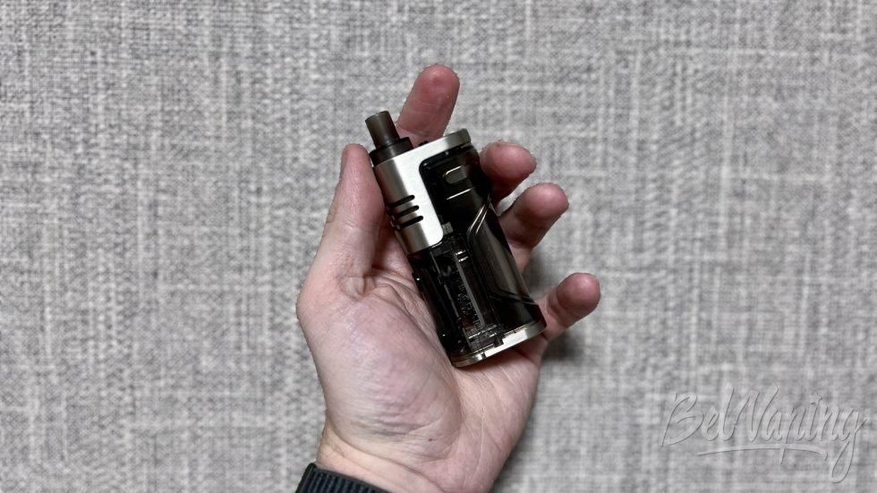 Внешний вид Smoant Knight 40 в руке