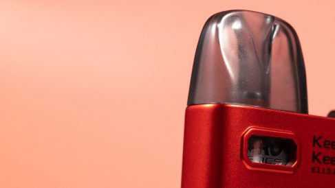 Обзор пода CALIBURN GK3 от UWELL - смотровое окно