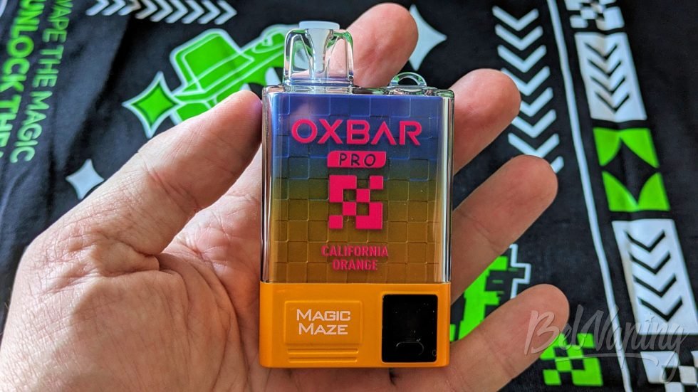 Размер одноразки OXBAR Magic Maze Pro 10000 в руке