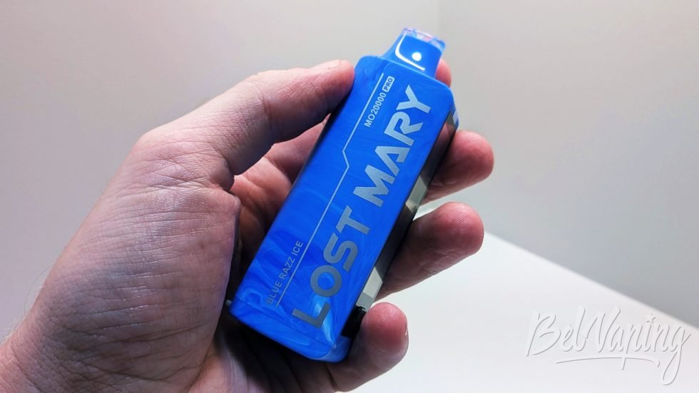 Внешний вид одноразки Lost Mary MO20000 Pro в руке