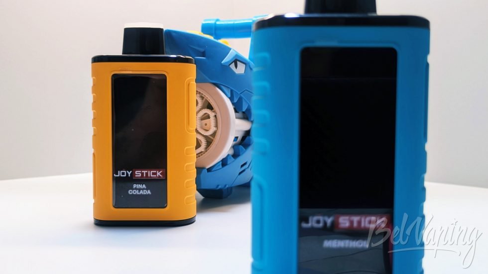 Одноразки Joystick To The Moon 20000 в руке