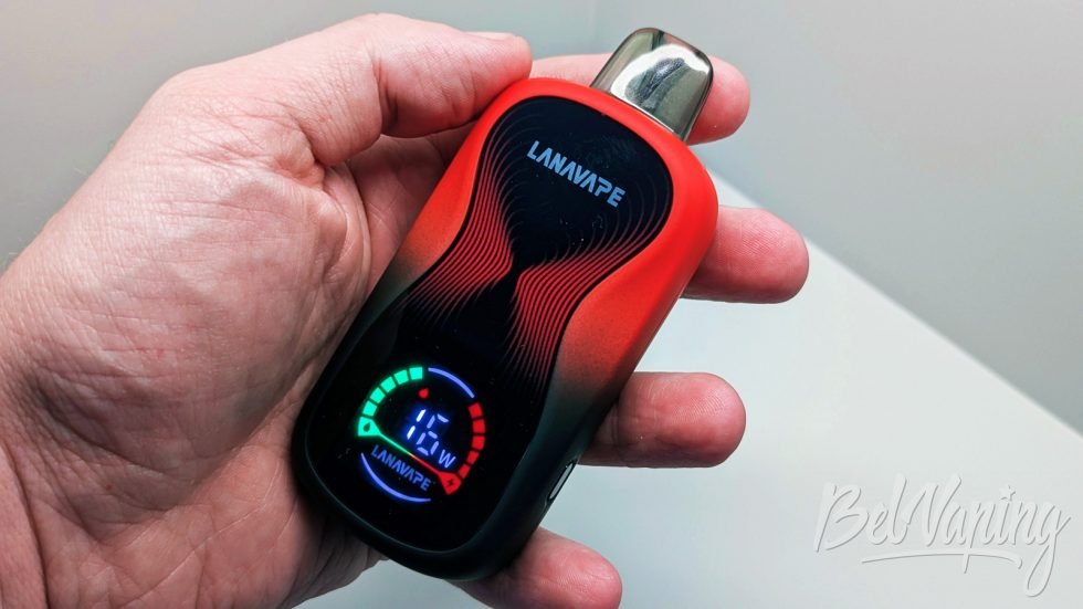 Внешний вид одноразки Lanavape Spark 30000 в руке