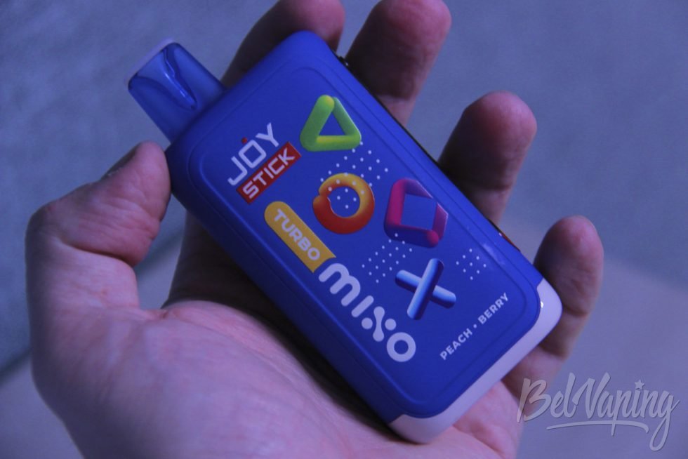 Внешний вид одноразки Joystick Turbo Mixo 40000 в руке