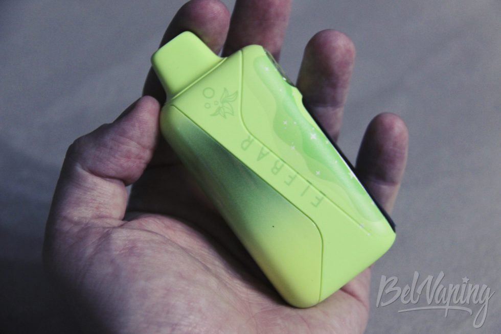 Размер одноразки Elfbar Lush King Pro 35000 в руке