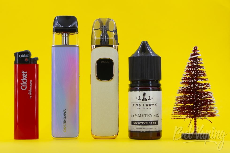 Сравнение размеров (слева направо): зажигалка, Vaporesso XROS 5 Mini, флакон 30 мл
