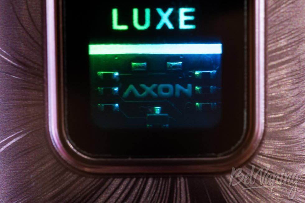 Обзор пода LUXE X3 от Vaporesso - окошко индикатор